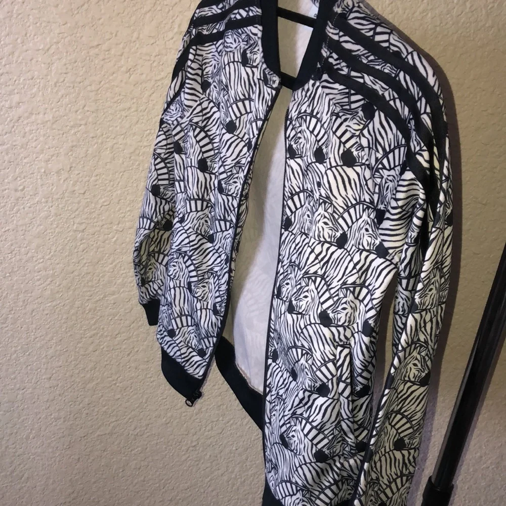Adidas Zebra 🦓 Girls Jacket - Picture 4 of 16